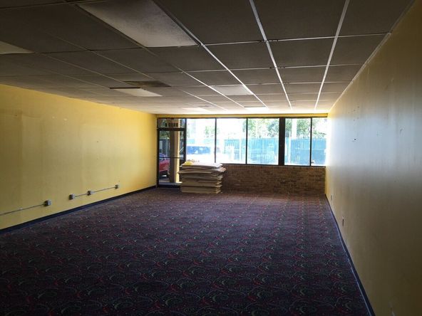 Retail Space For Lease: 2550 Mayport Rd, Jacksonville, FL 32233